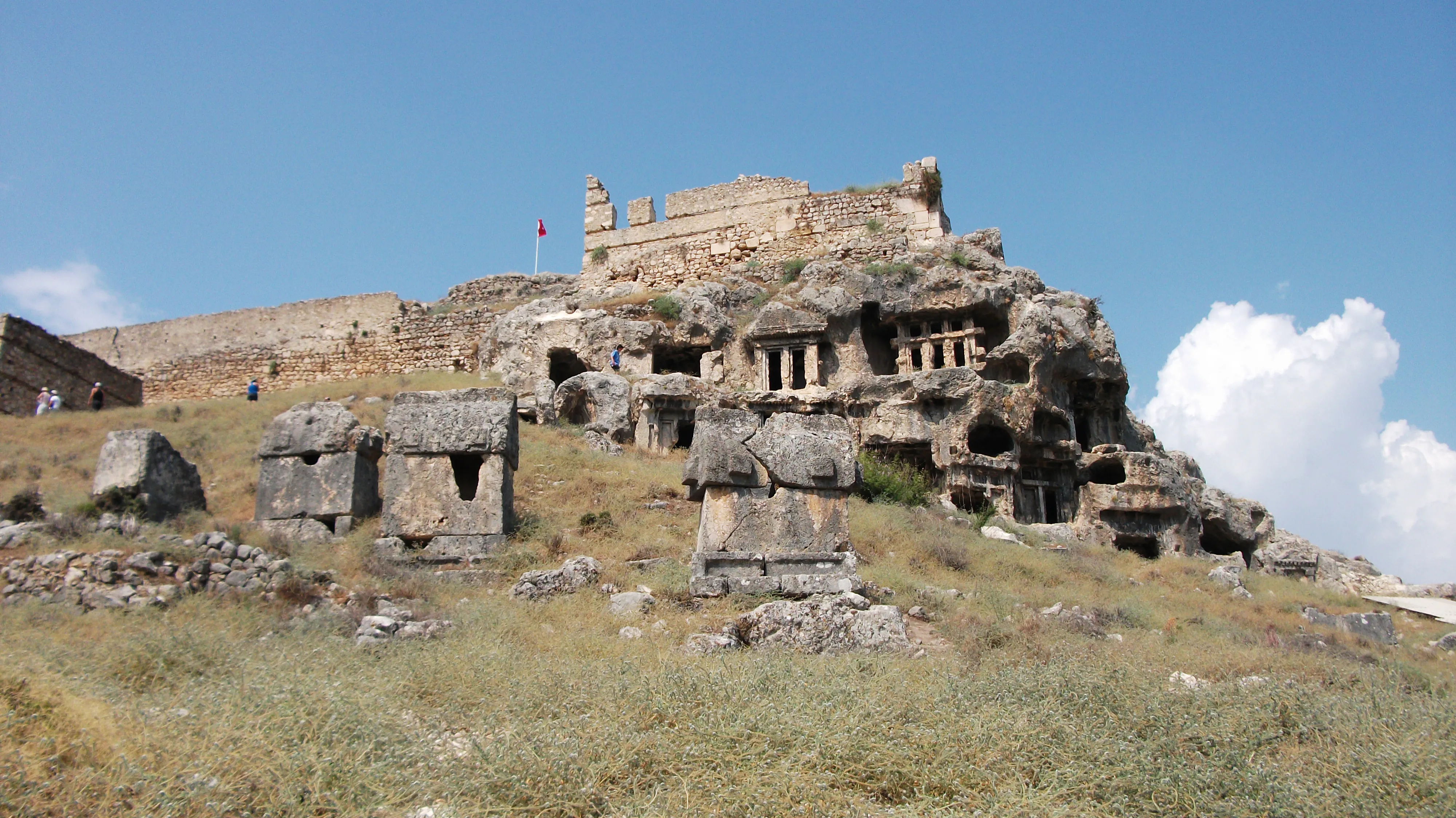 Explore أطلال مدينة تلوس القديمة 