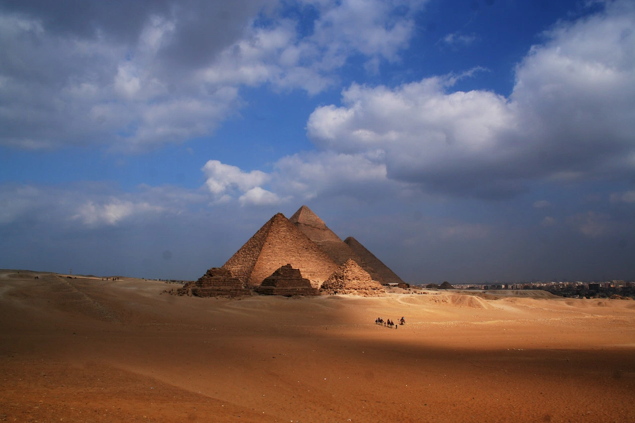 Explore Great Pyramid of Cheops (Khufu) 