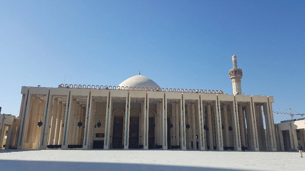 Explore المسجد الكبير 