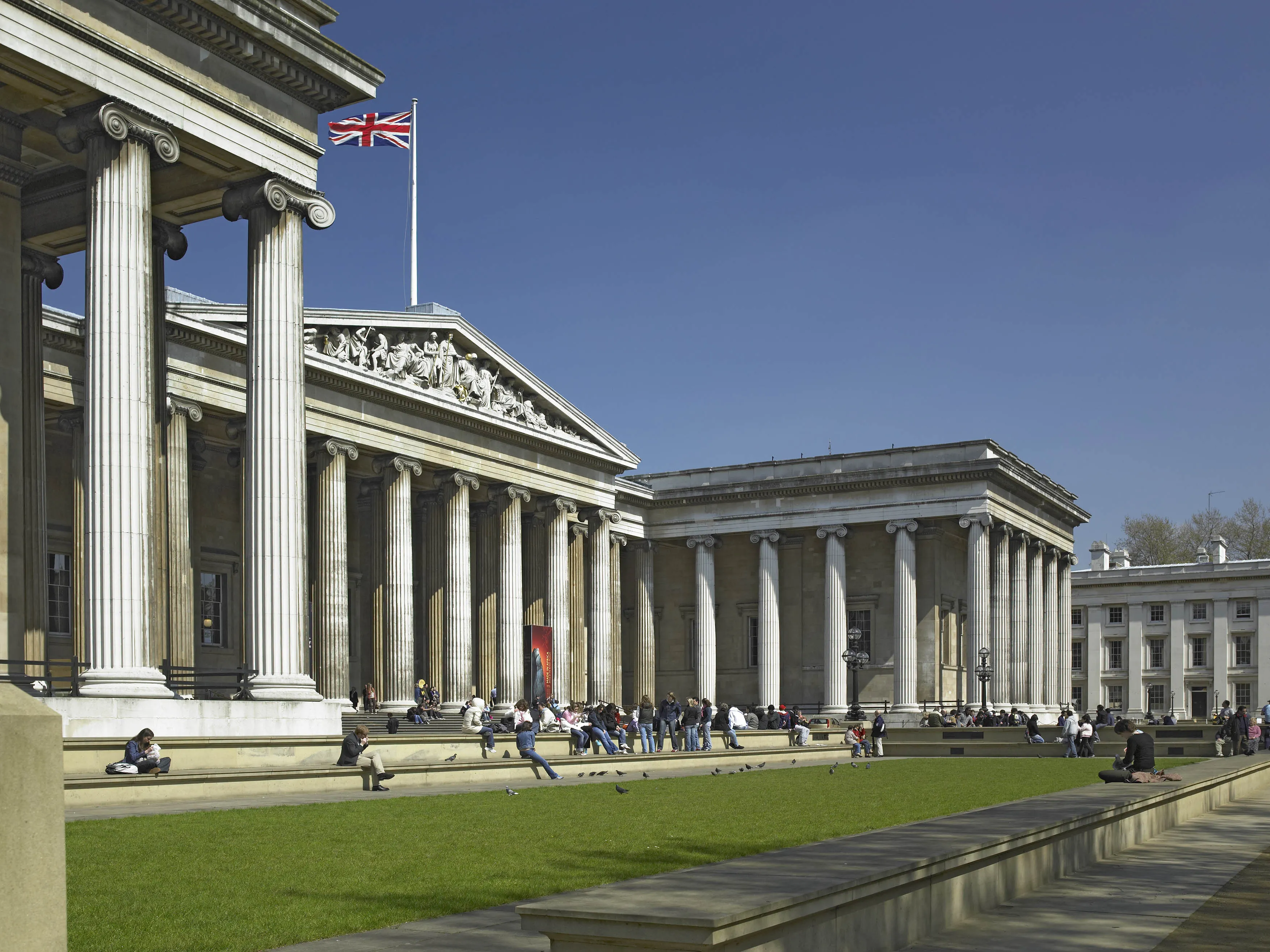 Explore المتحف البريطاني 