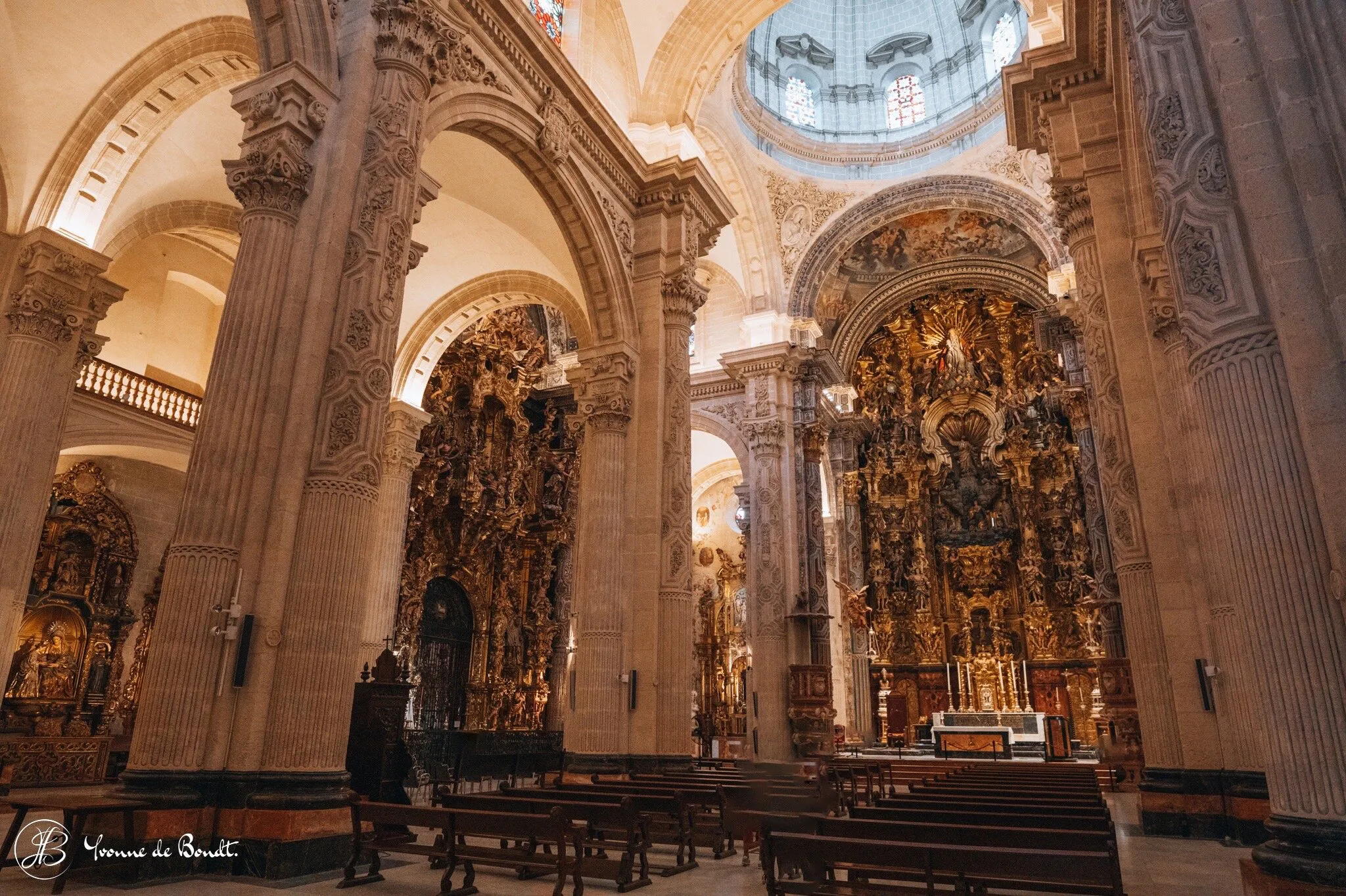 Explore ‪Iglesia Colegial del Salvador‬ 